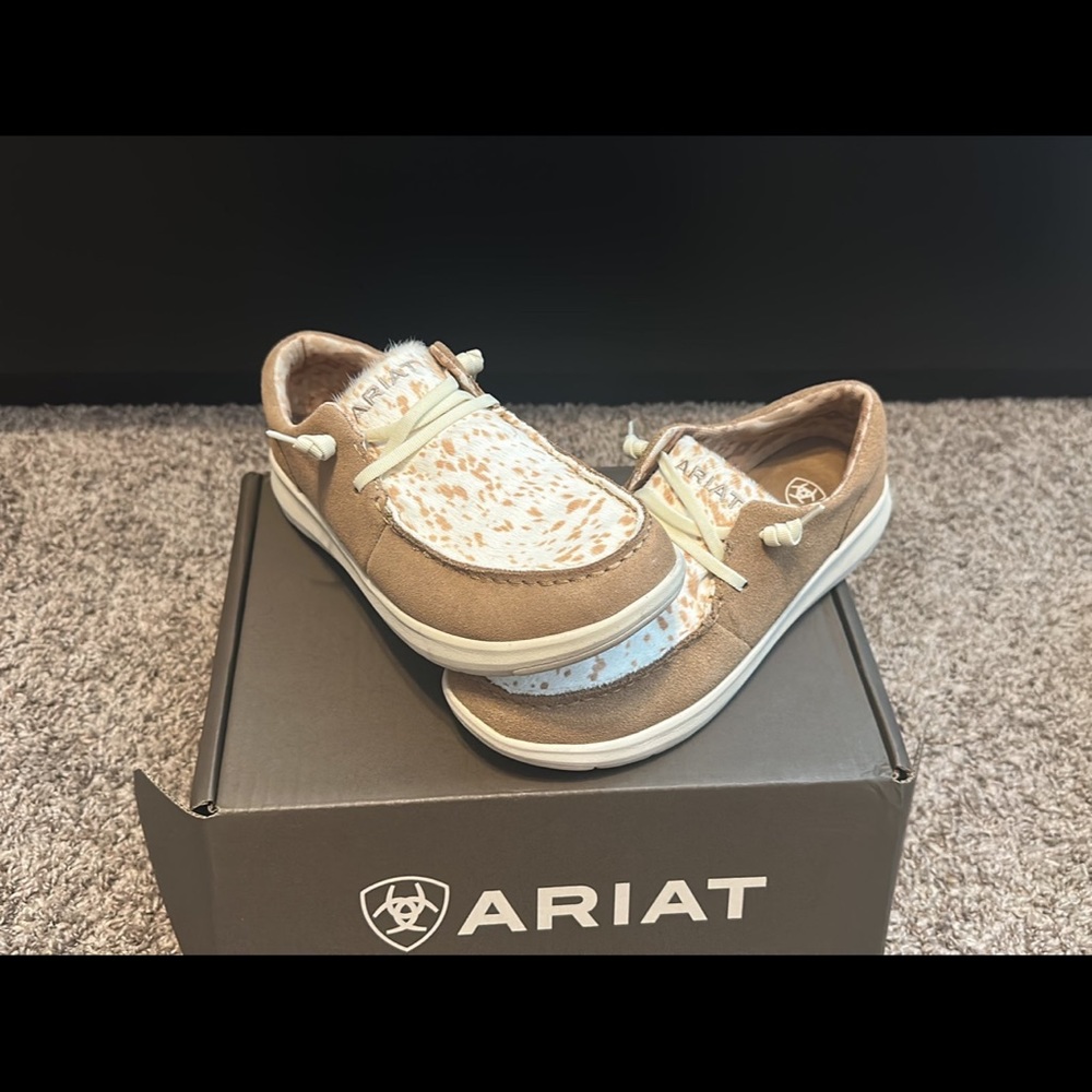Comfy white and tan cowhide loafers. Ariat size 9(womans)